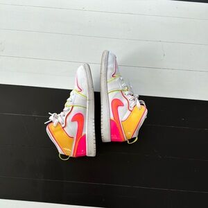 girls neon jordan’s